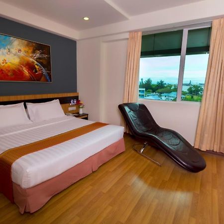 Mariner Hotel Labuan Esterno foto