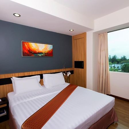 Mariner Hotel Labuan Esterno foto