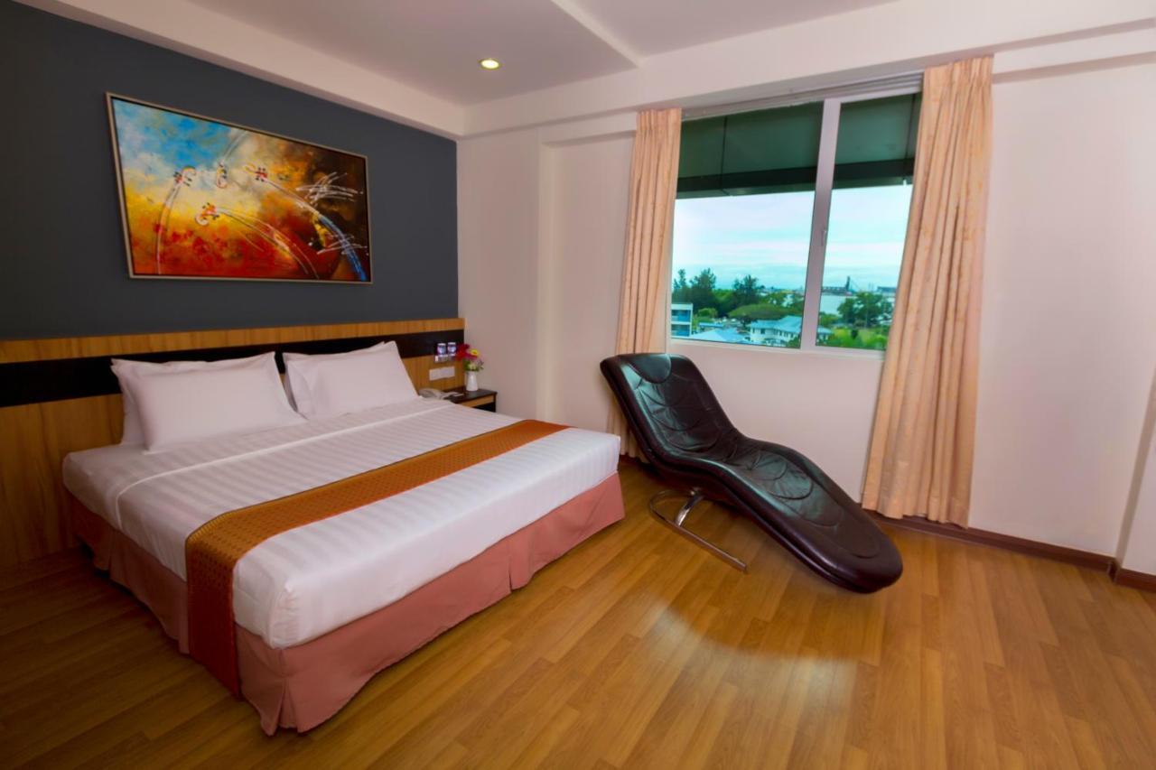 Mariner Hotel Labuan Esterno foto