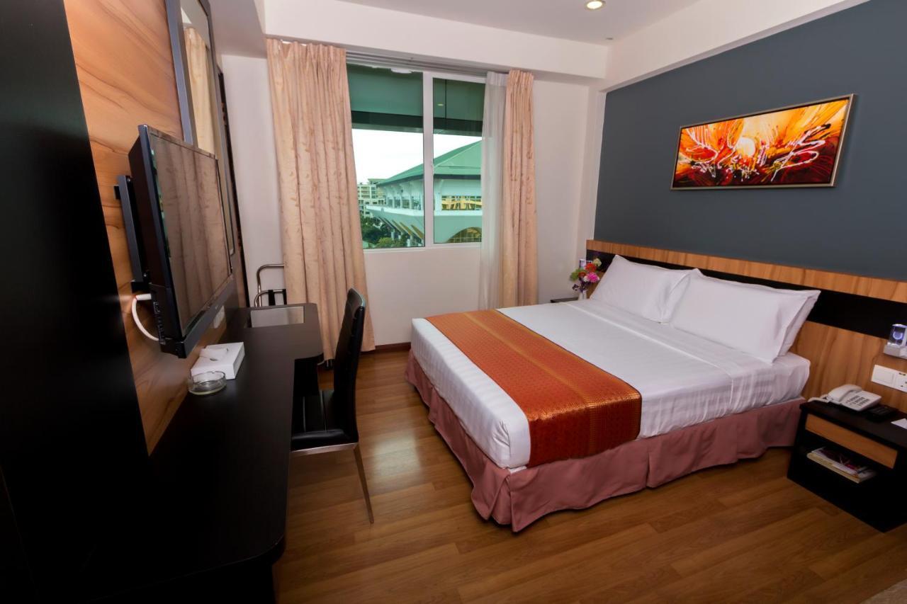 Mariner Hotel Labuan Esterno foto