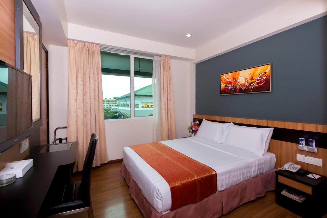 Mariner Hotel Labuan Esterno foto