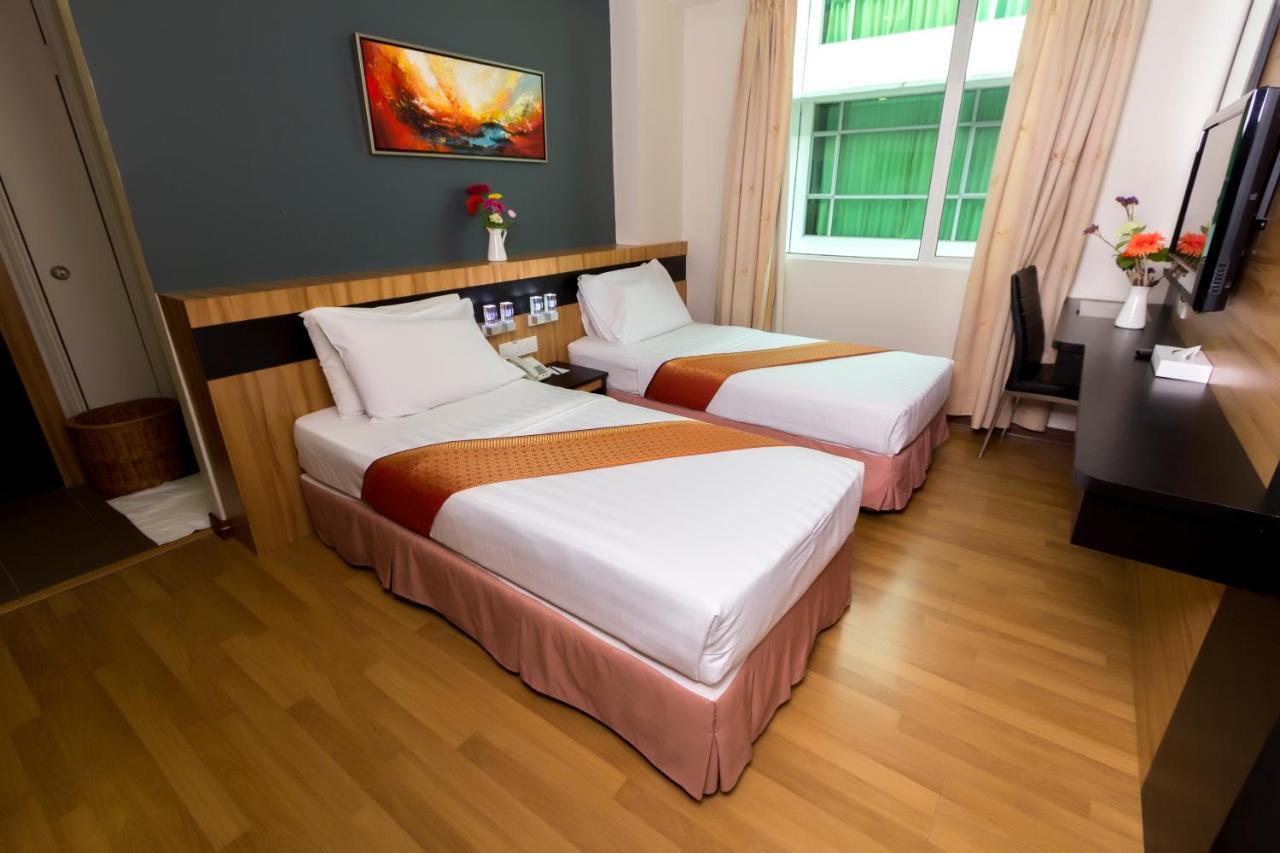 Mariner Hotel Labuan Esterno foto