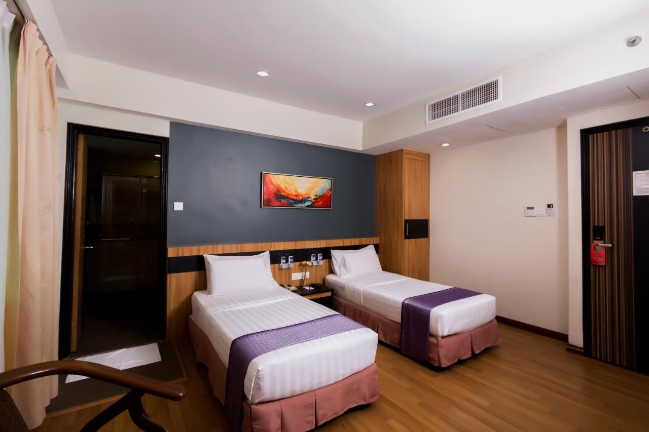 Mariner Hotel Labuan Esterno foto