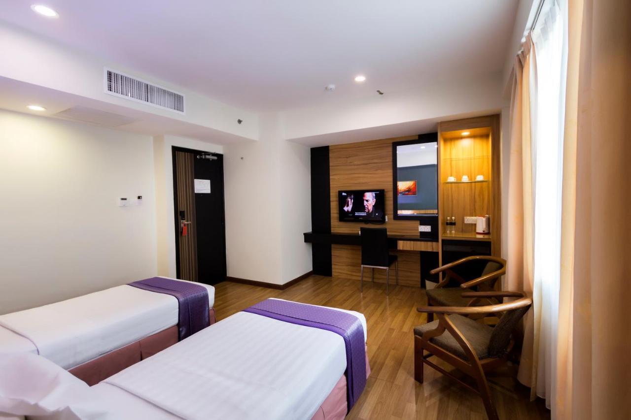 Mariner Hotel Labuan Esterno foto
