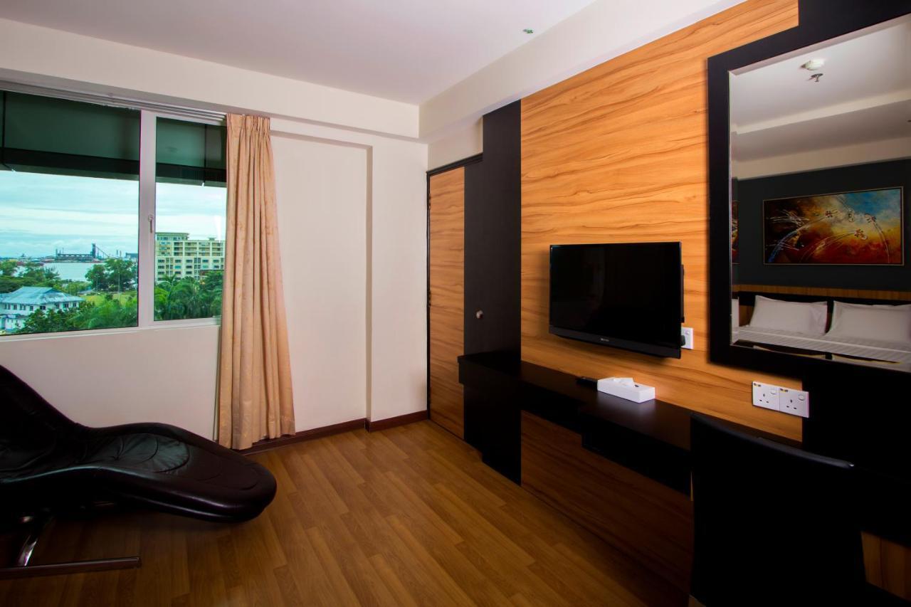 Mariner Hotel Labuan Esterno foto