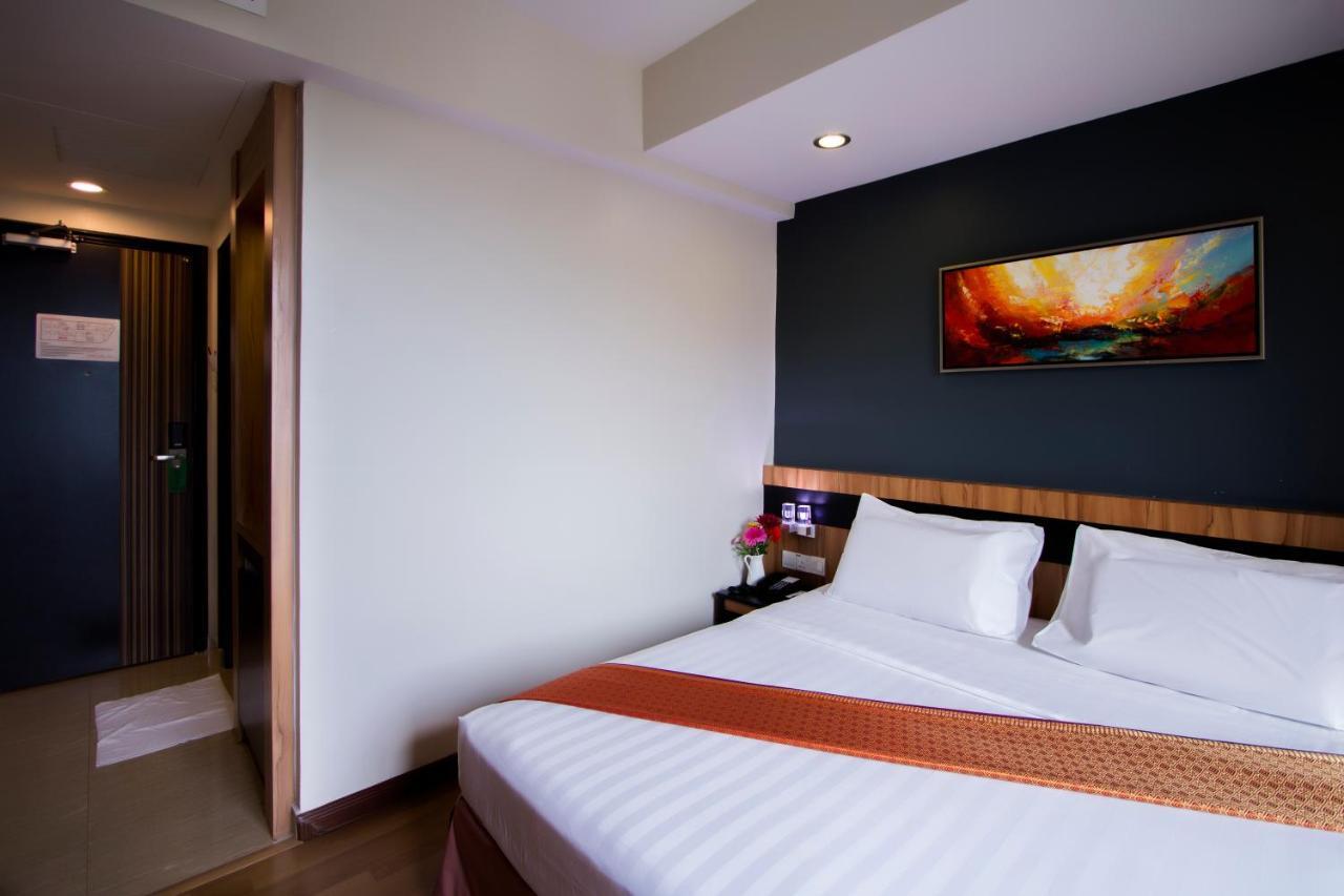 Mariner Hotel Labuan Esterno foto